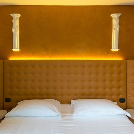 Hotel Al Campanile - Luxury Suites & Apartments Baveno Exterior photo